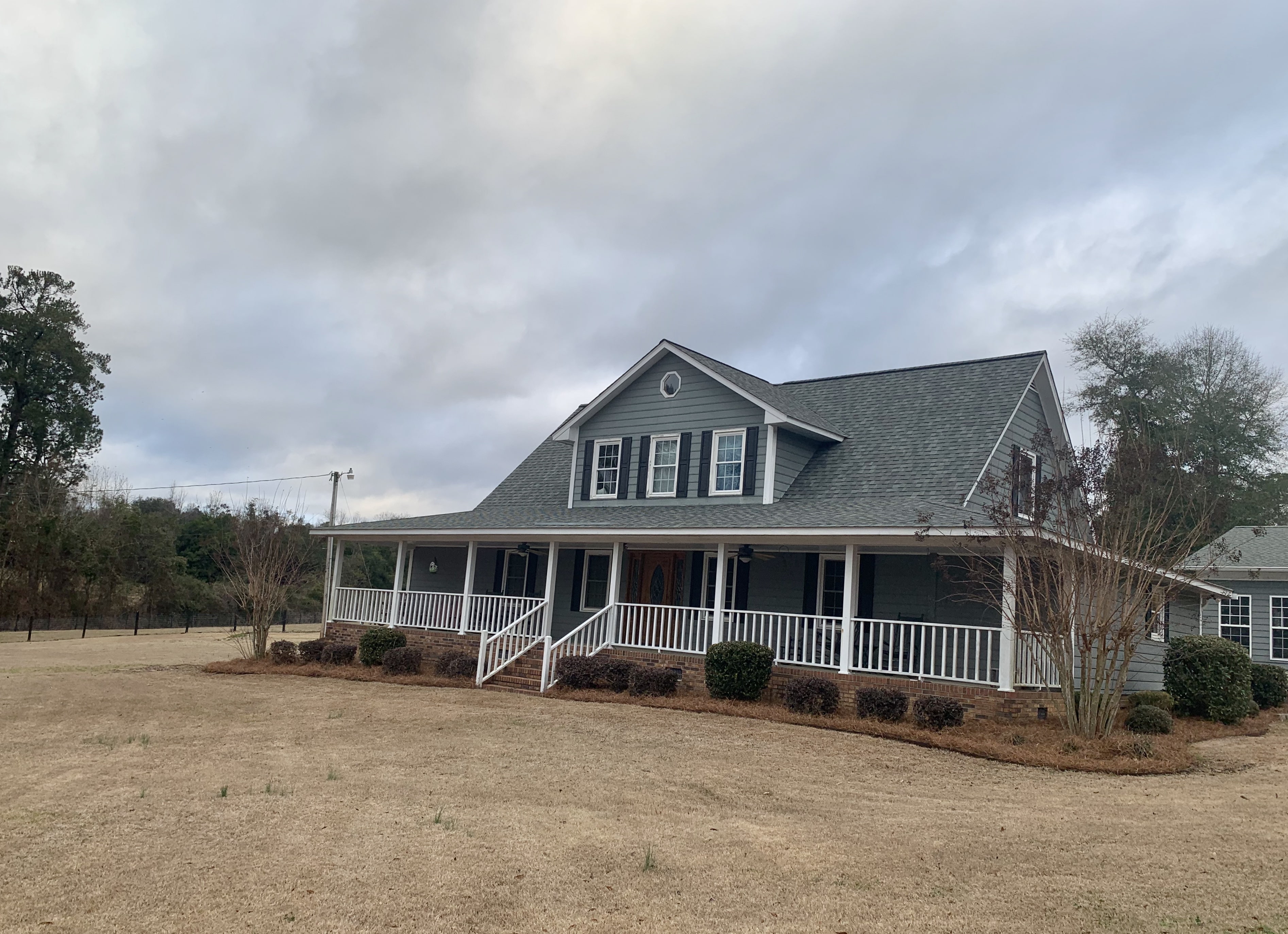 Professional Grounds Management Offers Grass Cutting Services in